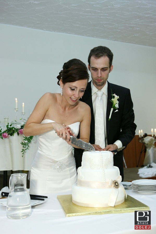 Krajanie torty na svadbe